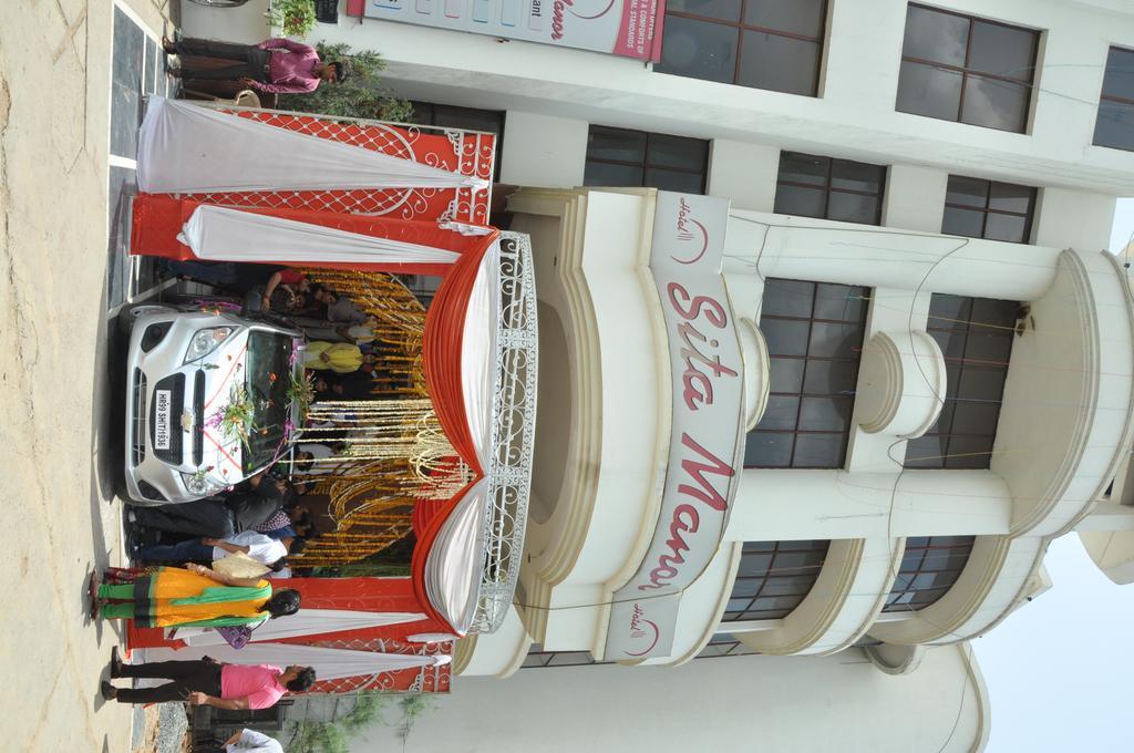 Hotel Sita Manor Gwalior Buitenkant foto